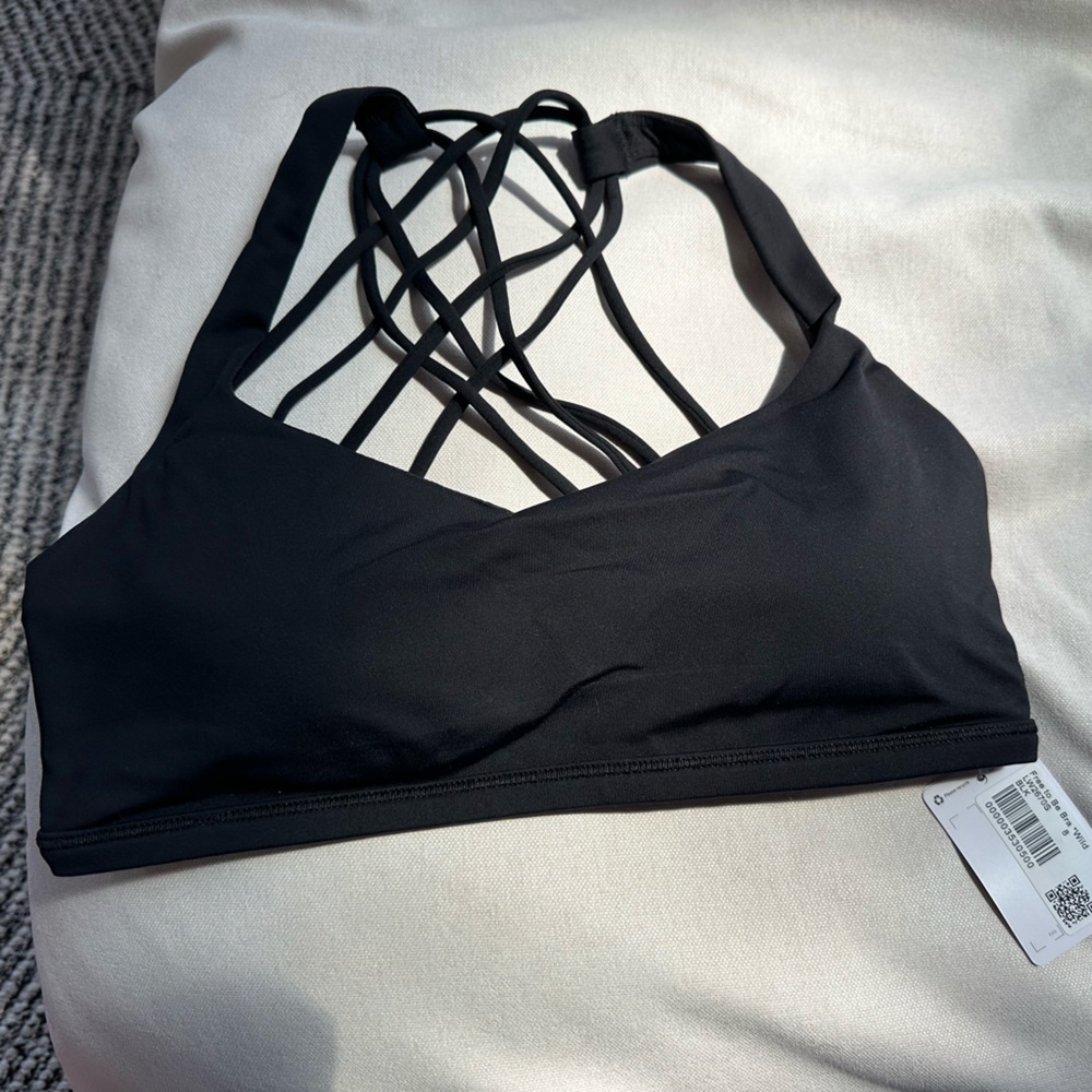 NWT Lulu Lemon Free to Be Bra Size 8 - Black